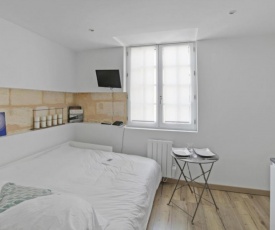 Cosy studio at the heart of Bordeaux 2 steps to Capucins market - Welkeys