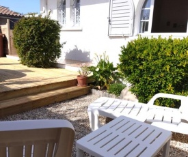 GITE JARDIN/TERRASSE COSY PRES PLAGES