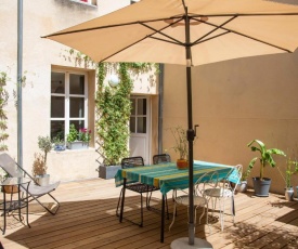 MAGNIFICENT CHARMING apt with TERRACE in BORDEAUX