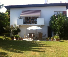 Appart T1 ou T2 dans villa avec jardin proche Biarritz