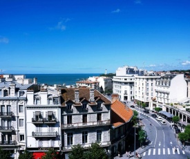 CITY VIEW KEYWEEK Apartment in the heart of Biarritz close to the beach