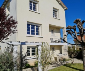 Maison de charme toute équipée, avec jardin au calme et proche du centre-ville