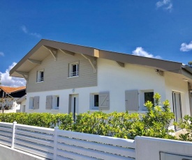 Villa La Plage Pour 7 Personnes A Proximite Du Port De Plaisance