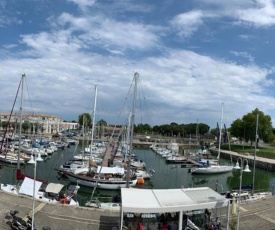 Le "LA FAYETTE", vue exceptionnelle sur le Port de Plaisance