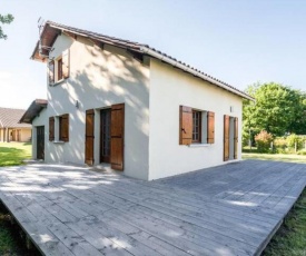 Beautiful house with GARDEN next to the SEA