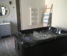 Gîte avec jacuzzi privatif à proximité de l'océan