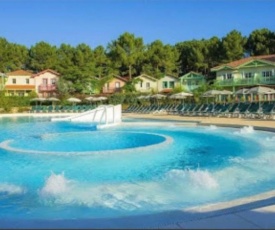 Holidays resort domaine MAEVA Golf PISCINE CHAUFFÉE bains de soleil Au cœur de la forêt avec vue sur la pinède LACANAU-OCÉAN