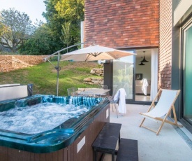 Côté Jardin avec Jacuzzi Privatif et parking privé