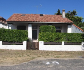 Villa pour 6 personnes à 100m de la plage des Bourdaines