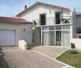 One-Bedroom Apartment in Vaux sur Mer