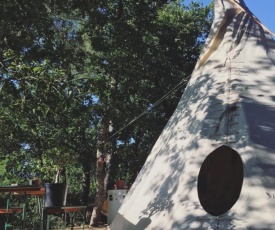 Tipi Lodge dans la Forêt