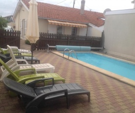 Maison avec piscine à 200m plage