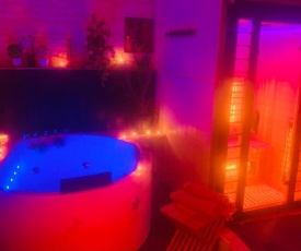 La Romance jacuzzi sauna de luxe jardin au calme